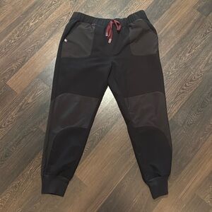 DISNEY FIGS Women’s joggers and scrub top